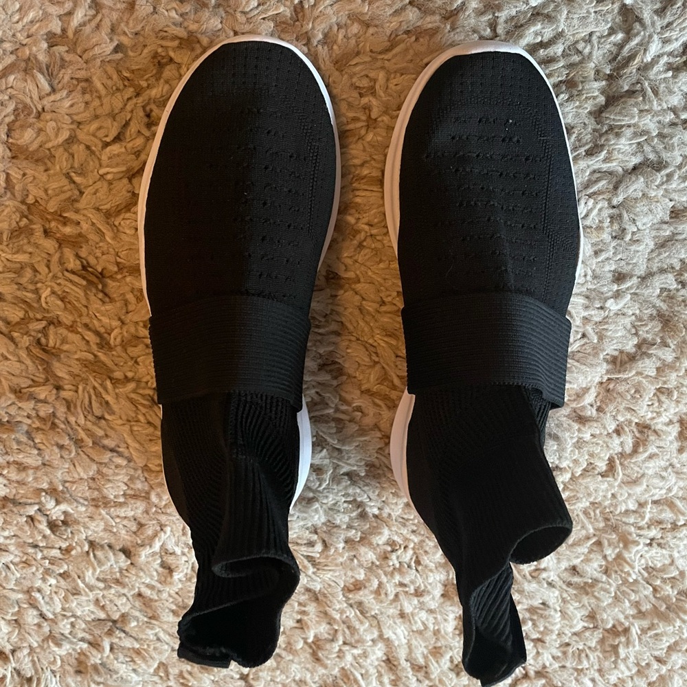 Women’s Tennis Shoes